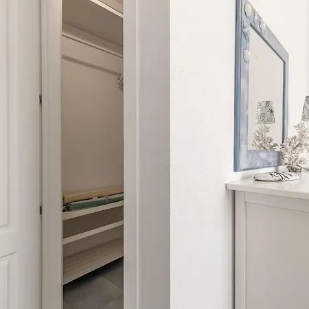 Marina Vista Mare Con Piscina Privata Βίλα *