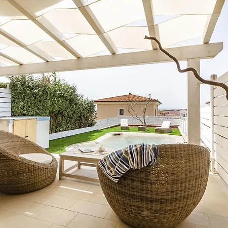 Marina Vista Mare Con Piscina Privata Βίλα